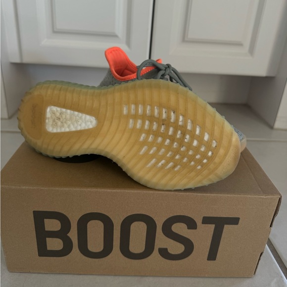 Desert Sage Yeezy Boost 350 V2 - Picture 2 of 6